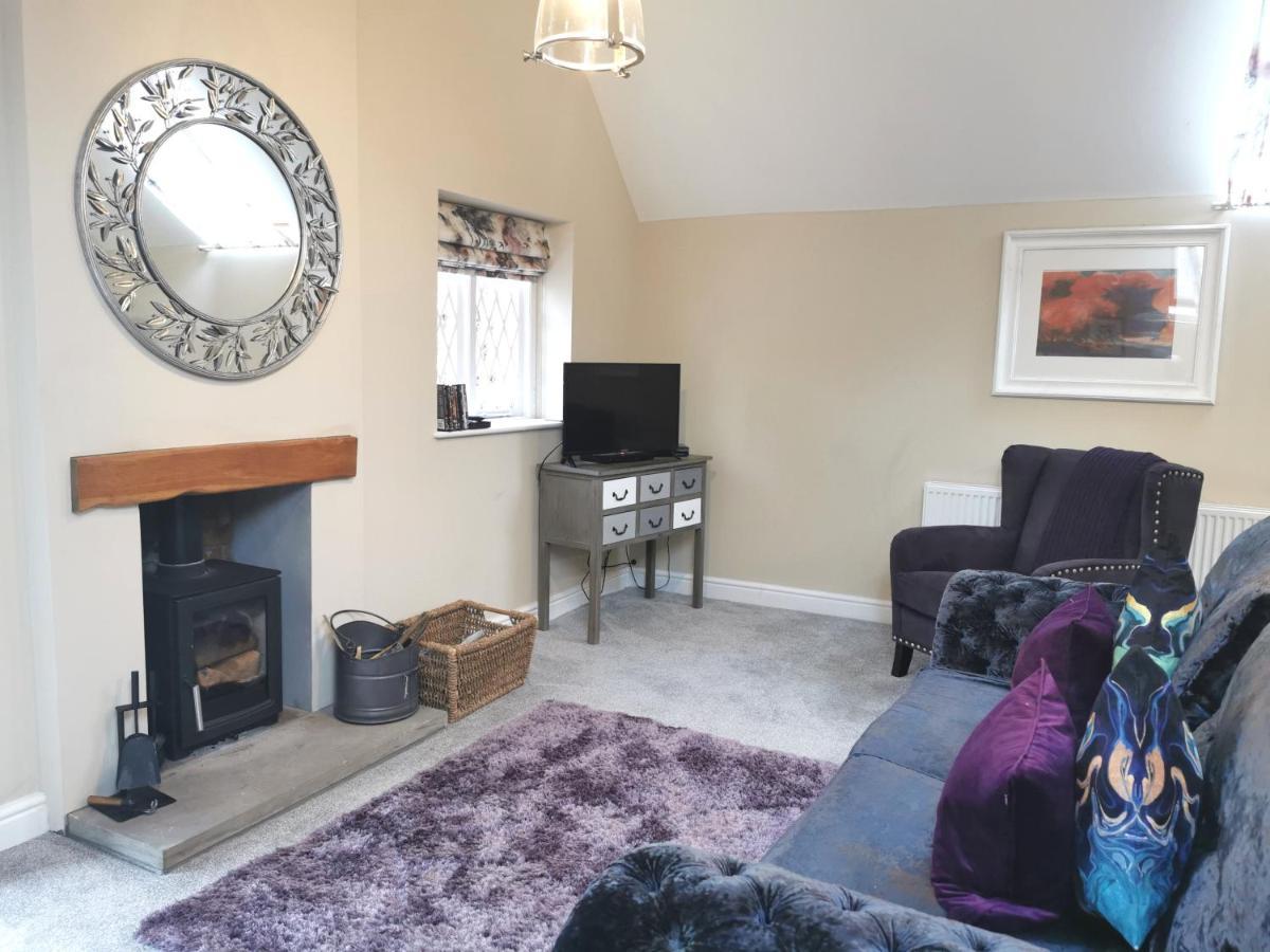The Coach House Apartment At Cefn Tilla Court, Usk Exterior foto