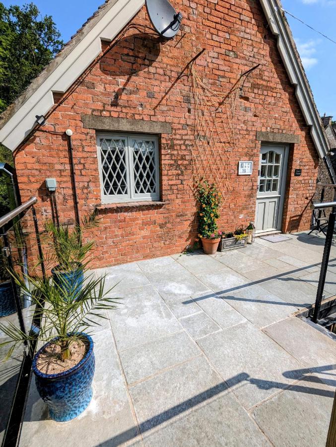 The Coach House Apartment At Cefn Tilla Court, Usk Exterior foto